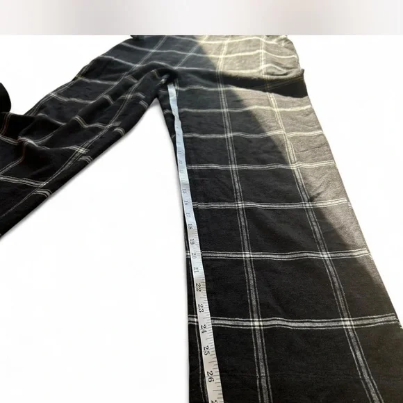 Urban Outfitters | Cream & Black Plaid Jumpsuit Open Keyhole Back Size 6 - Picture 7 of 8